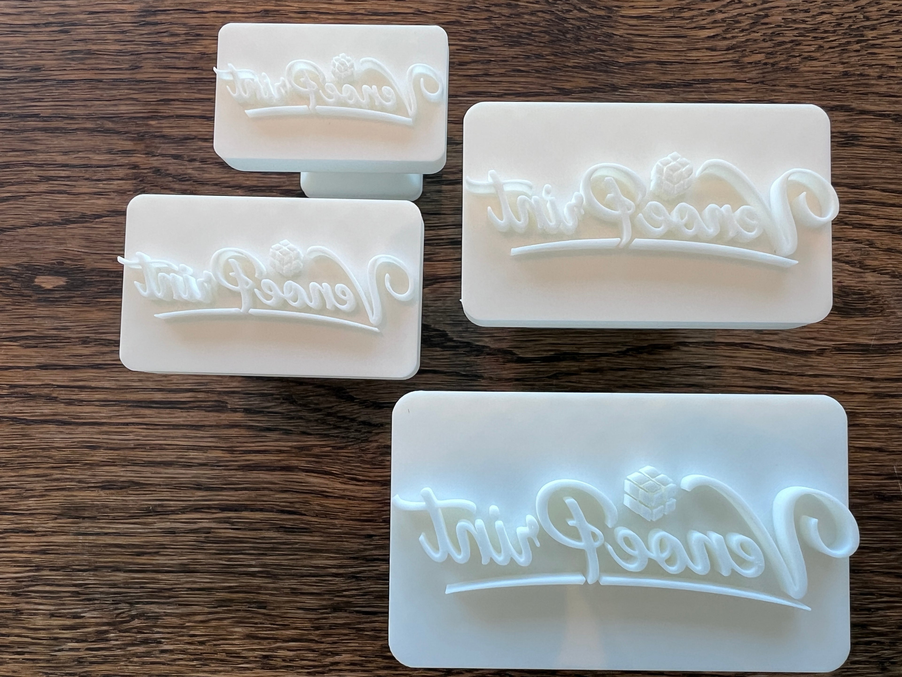 Personligt logostempel til ler